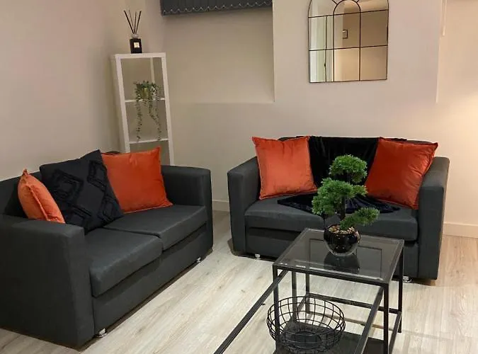 Home From Home Cosy 2 Bed Apartment
